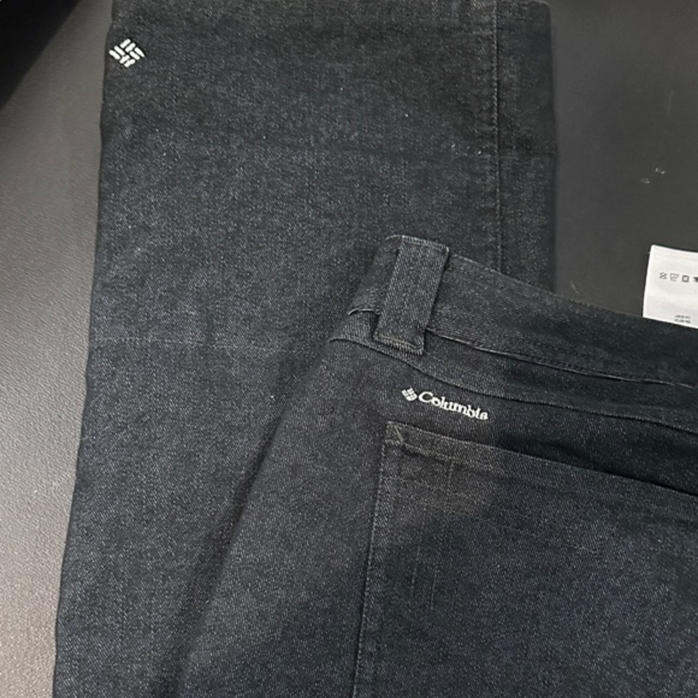 Columbia Women's Straight Leg pants - Black size 10